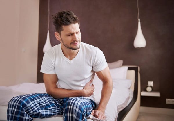 دلیل درد در ناحیه راست شکم چیست؟/در این شرایط به پزشک مراجعه کنید