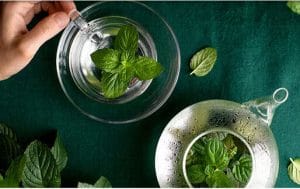 ۵ دمنوشی که به طور طبیعی به تعادل هورمونی کمک می‌کنند