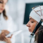 انجام تست نوار مغز EEG برای بررسی فعالیت مغزی و تشخیص اختلالات عصبی