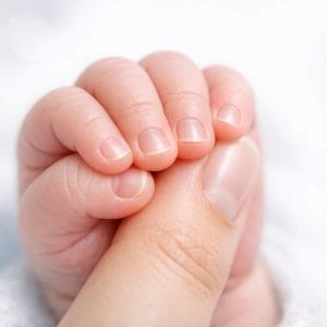 مراقبت از پوست و سلامت نوزاد: اهمیت انتخاب لباس و وسایل بهداشتی