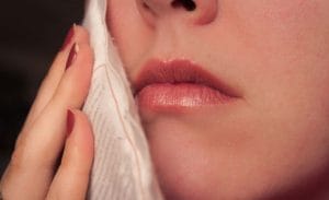 این ترکیب گیاهی زمانی که با نور فعال می شود باکتری کلیدی عفونت لثه را از بین می برد